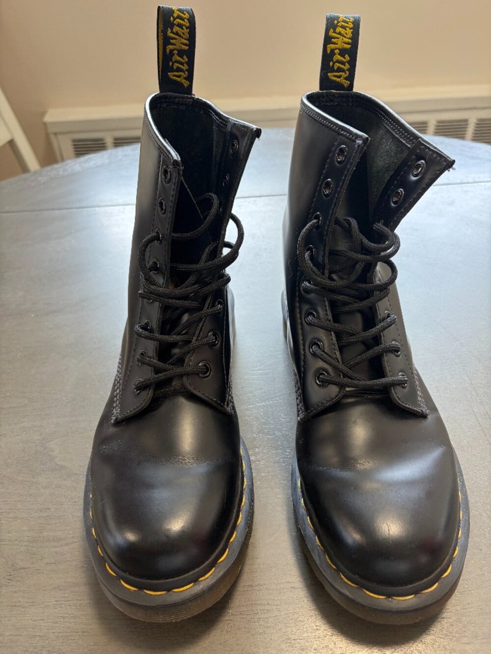 DR. MARTEN THE ORIGINAL AIR WAIR-LIKE NEW!